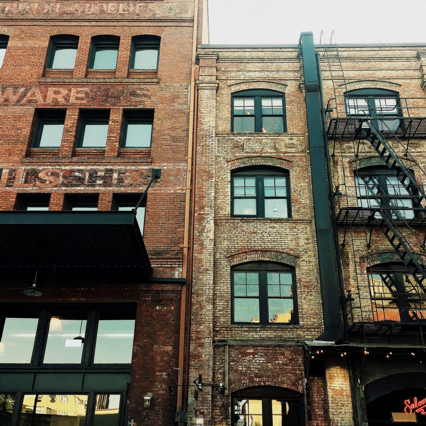 The Pearl District, once occupied by warehouses, is now known for art galleries, trendy eateries, hotels and converted lofts.